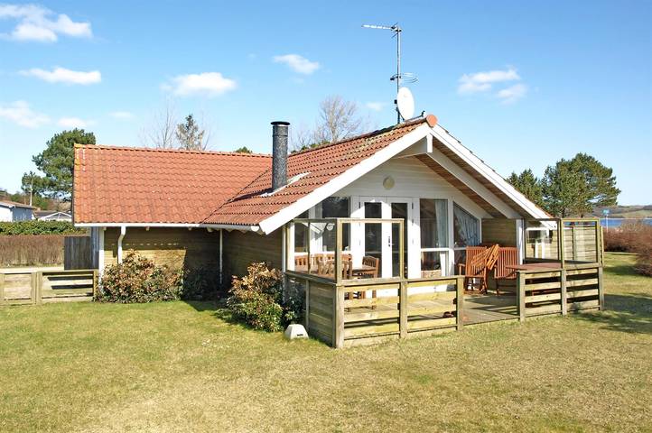 Ferieudlejning for 6 personer, med sauna og jacuzzi samt terrasse i Vemmingbund