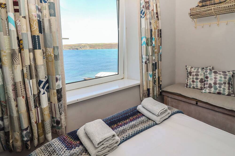 Starfish, pet friendly, country holiday cottage in Sennen Cove in Sennen, Cornwall