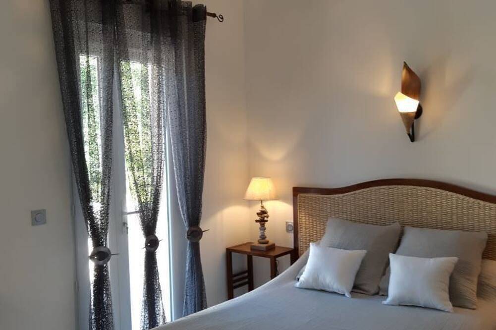 Bali Bed and Breakfast - Villa La Licorne Swimming pool, Spa, Tennis, Golf 11km in Belcodène, Marseille region