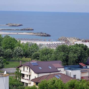 Cottage pour 4 personnes, avec vue ainsi que jardin et balcon dans Mangalia