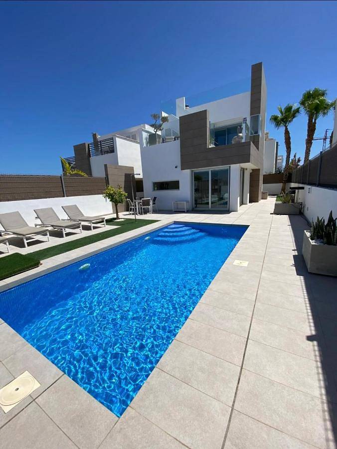 Villa pour 6 personnes, avec vue sur le lac et piscine ainsi que vue et jardin à Guardamar del Segura