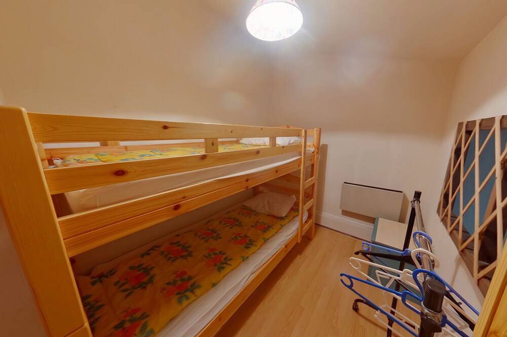 Entire apartment, Bright apartment for 6 in the center of Prémanon in Prémanon, Parc naturel régional du Haut-Jura