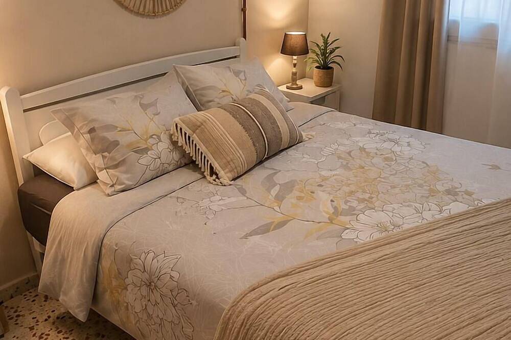 Loft in the villa, swimming pool, parking, enclosed garden. in Chiva, Provincia de Valencia