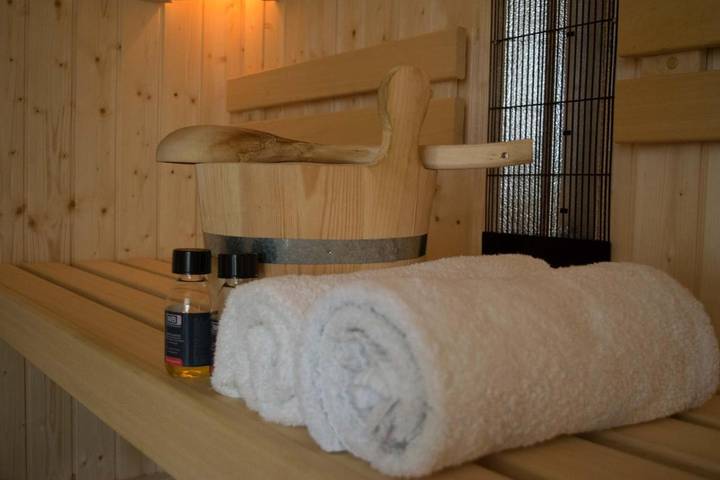 Ferienwohnung für 2 Personen, mit Terrasse und Garten sowie Sauna und Ausblick