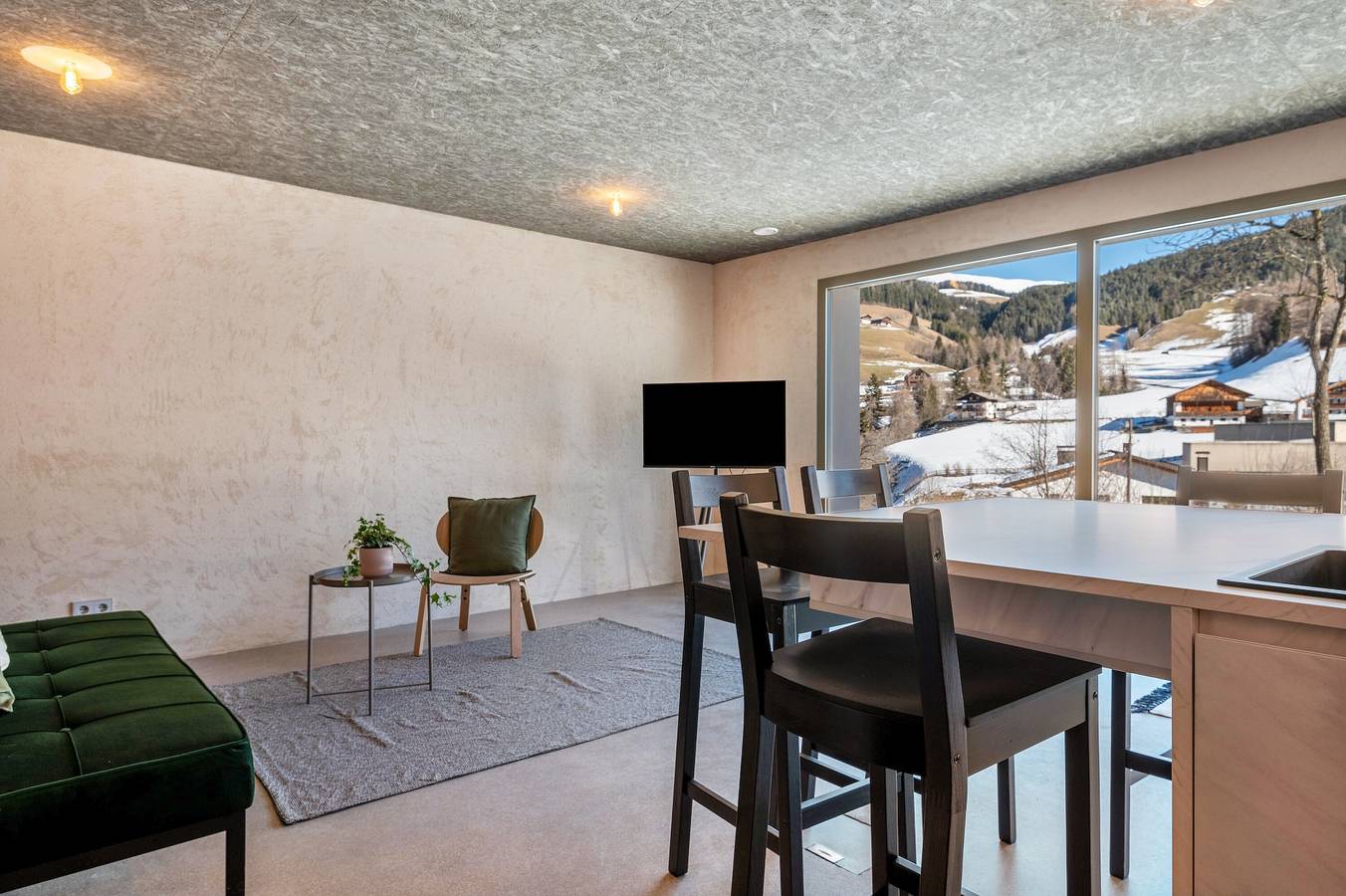 Ganze Wohnung, Ferienwohnung 'Lena Dolomites Gartensuite' mit Bergblick, privater Terrasse und Wlan in Val di Funes, Villnöß