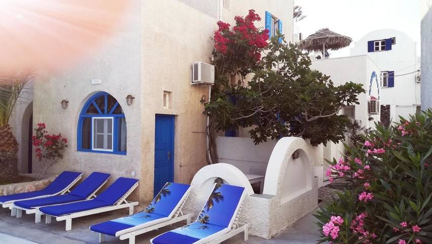 Location de vacances pour 6 personnes, avec piscine et jardin ainsi que jacuzzi et bassin pour enfant à Perissa - 2