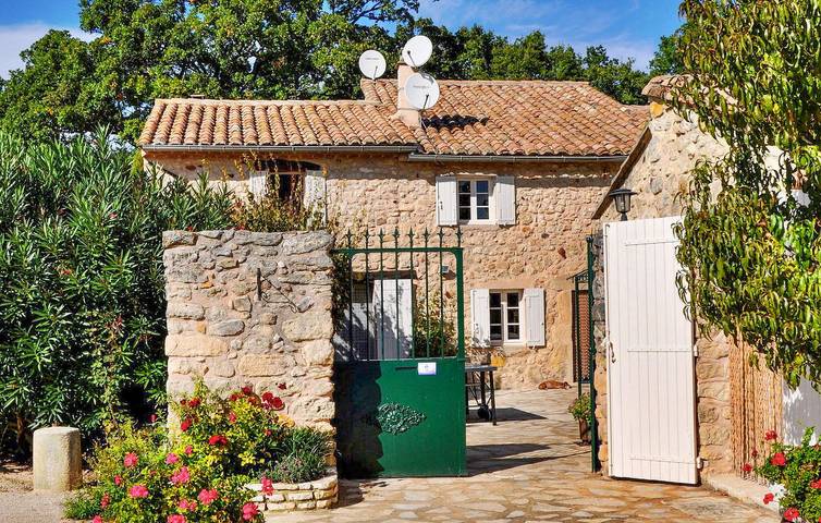 Location de vacances pour 4 personnes, avec terrasse et piscine, adapté aux familles à Bédoin - 2