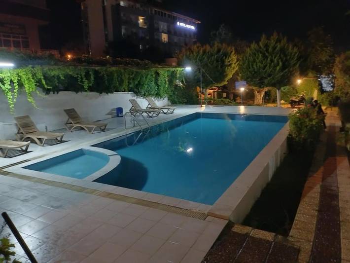 Villa pour 8 personnes, avec balcon ainsi que vue et piscine à Kusadasi