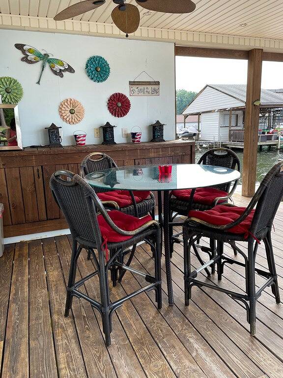 Wunderschöne Seeufer Vermietung mit natürlichen Sandstrand 6 Schlafzimmer / 3 Badezimmer in Lake Gaston