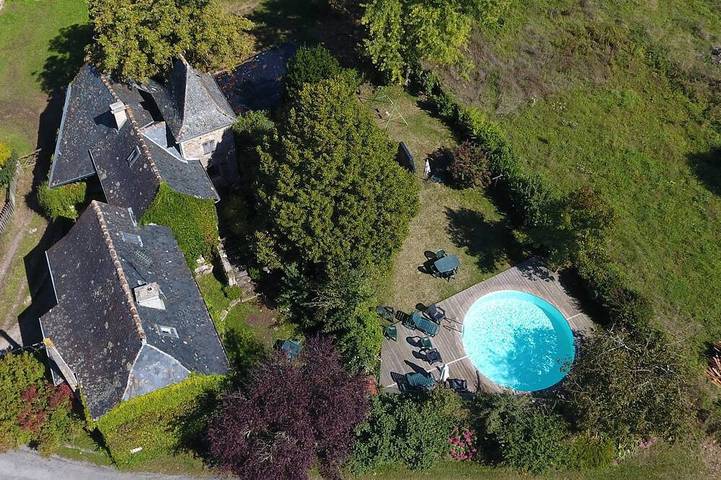 Location de vacances pour 12 personnes, avec Balcon et Jardin à Salles-Courbatiès