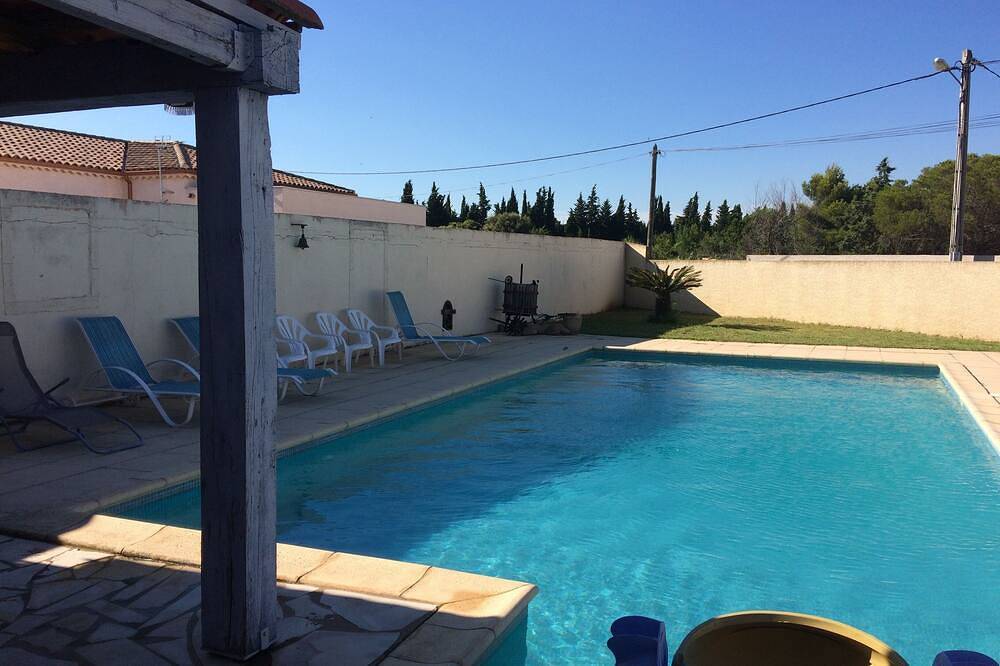Appartement Bord de Piscine in Bessan, Côte d'Améthyste
