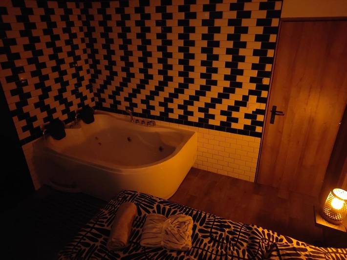 Gîte pour 4 personnes, avec jacuzzi dans Hautefeuille