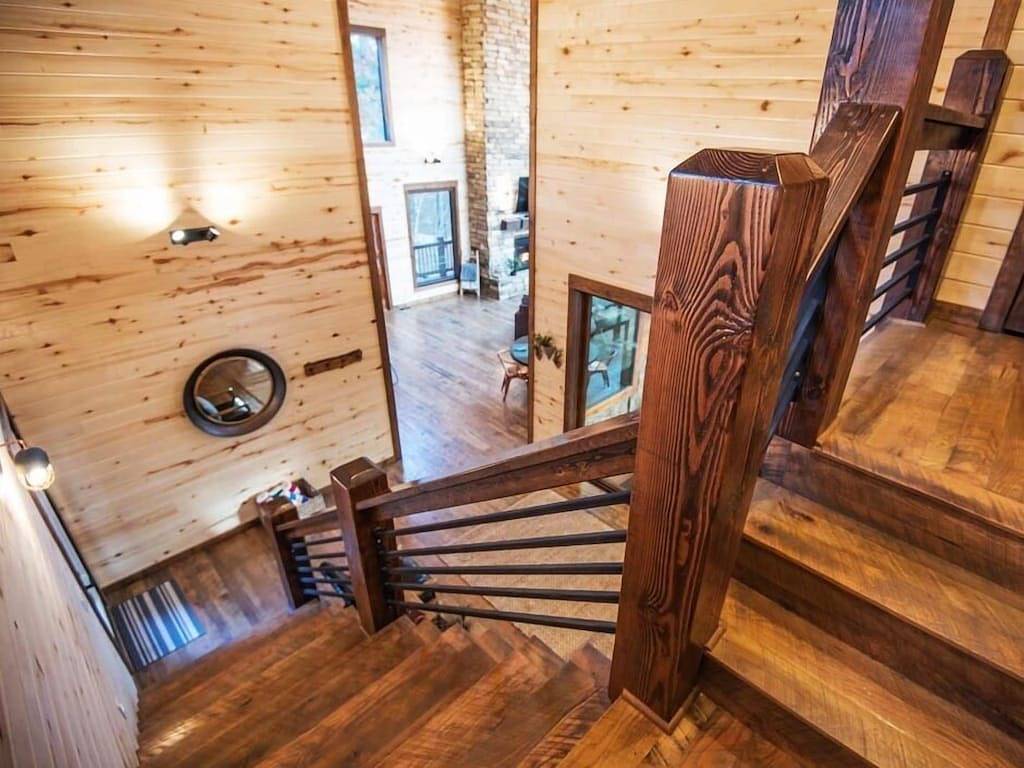 \"Rustic Heights Cabin\" Modern Luxury, w Beautiful Views, Pets in Broken Bow, Broken Bow Lake