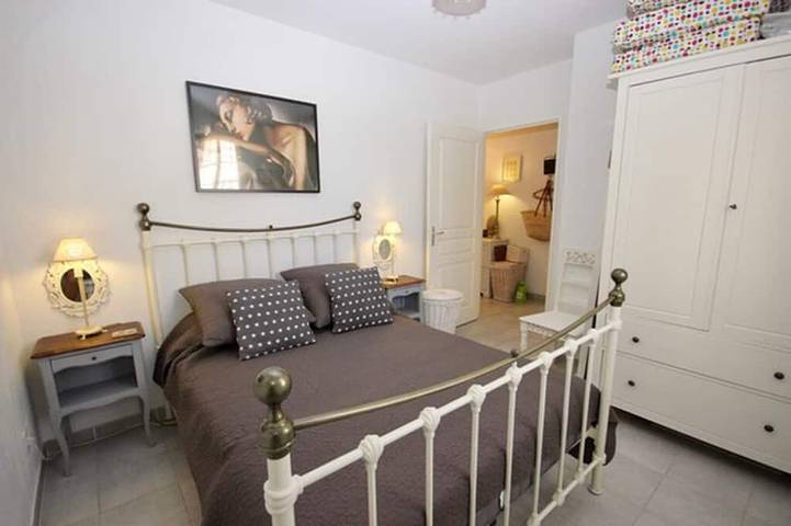 Gîte pour 5 personnes, avec jardin ainsi que terrasse et piscine dans Golf de Pont Royal - 3