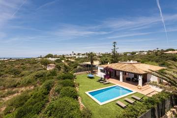 Villa in Sant Lluís, Coast of Menorca für 6 