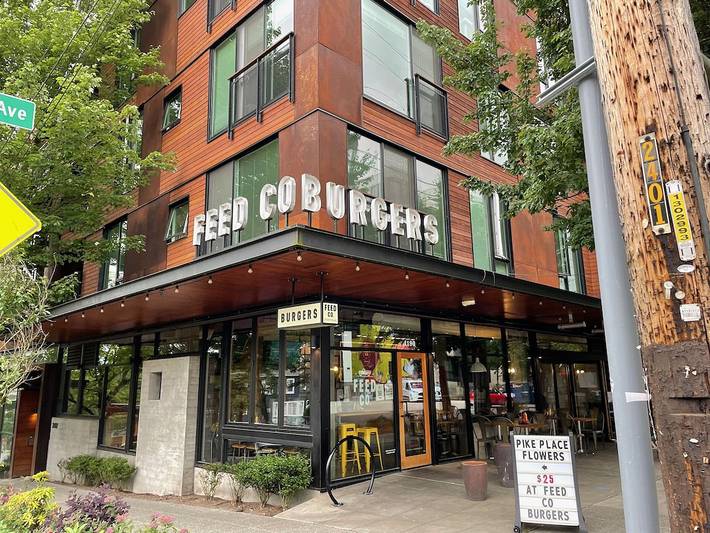 Vacation house for 4 people, with yard and balcony in Seattle