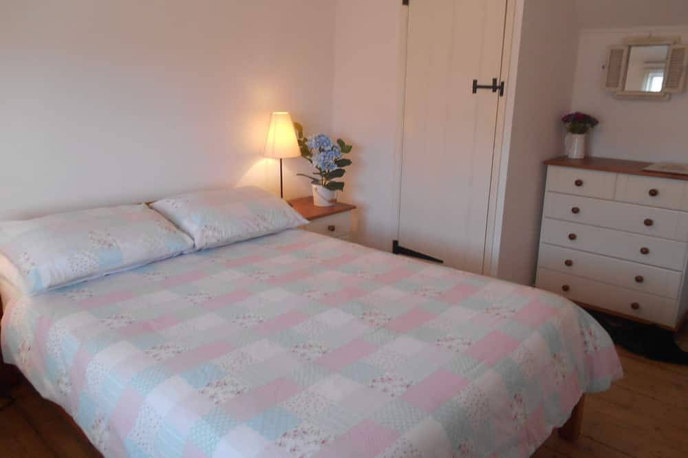 Mersea Island Cottage by the beach and waterside. Some July weekends available in Mersea Island, Colchester