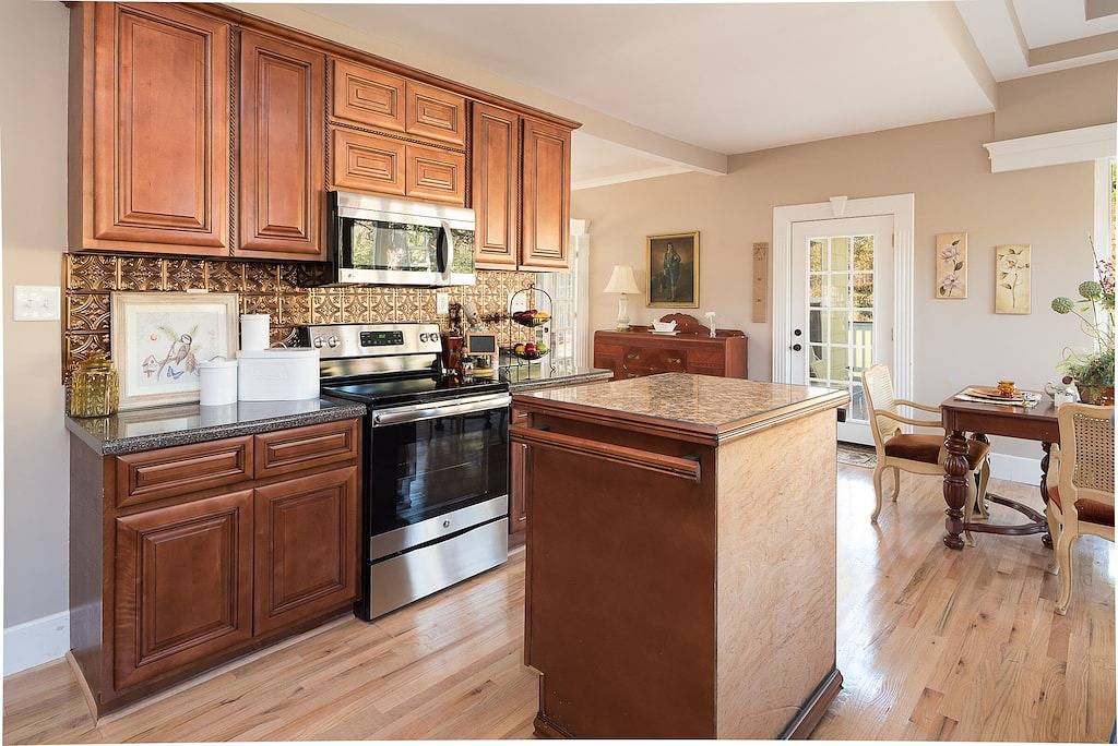 \"Historisches\" Yellow Tea Cup Cottage, Farmambiente, Spring H2O, Wifi, Knoxville in Blount County