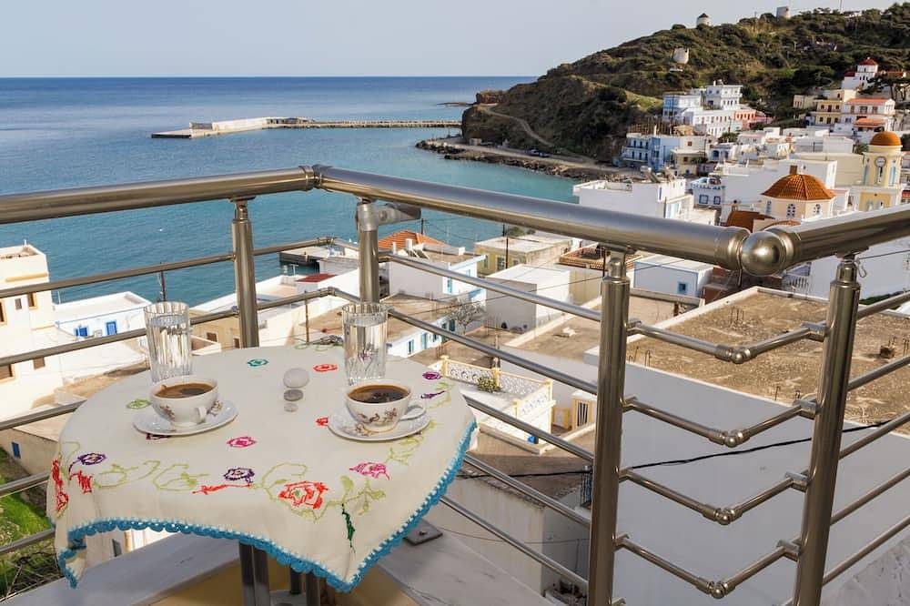 Ganze Wohnung, Single studio with Kitchen, 3 minutes (by foot) to the Beach & Hiking paths. in Karpathos