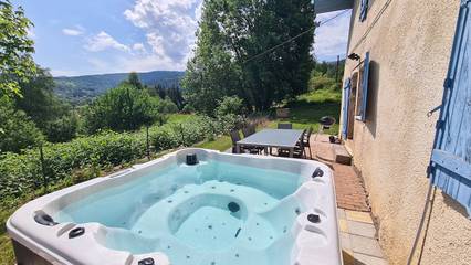 Gîte pour 8 personnes, avec jardin ainsi que terrasse et jacuzzi, animaux acceptés à Fresse-sur-Moselle