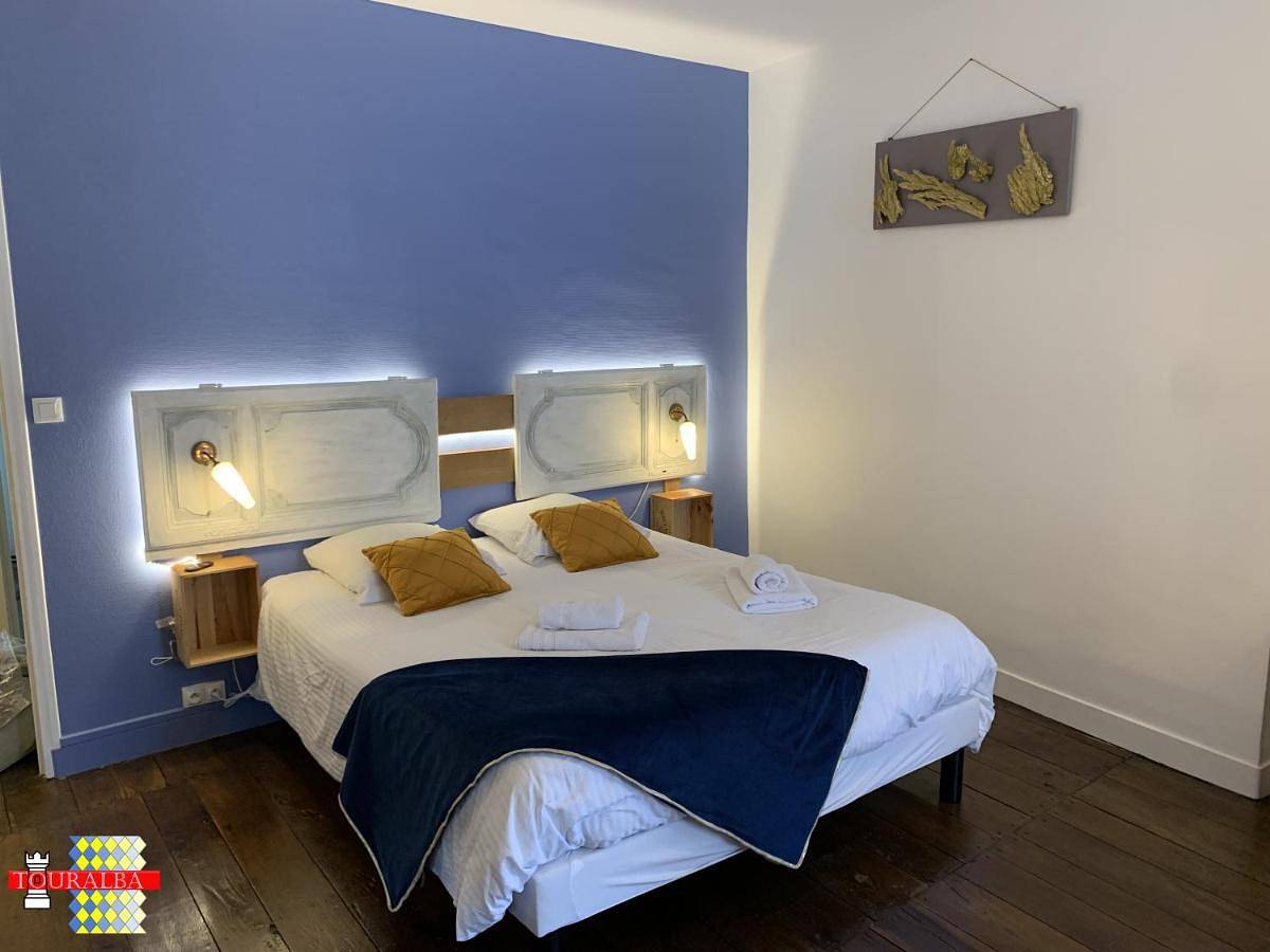 Appartement entier, Poterne- Logement raffiné avec jardin in Aubeterre-sur-Dronne, Charente