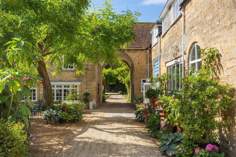 The Bird Room - Upper Court Manor House in Kemerton, Worcestershire