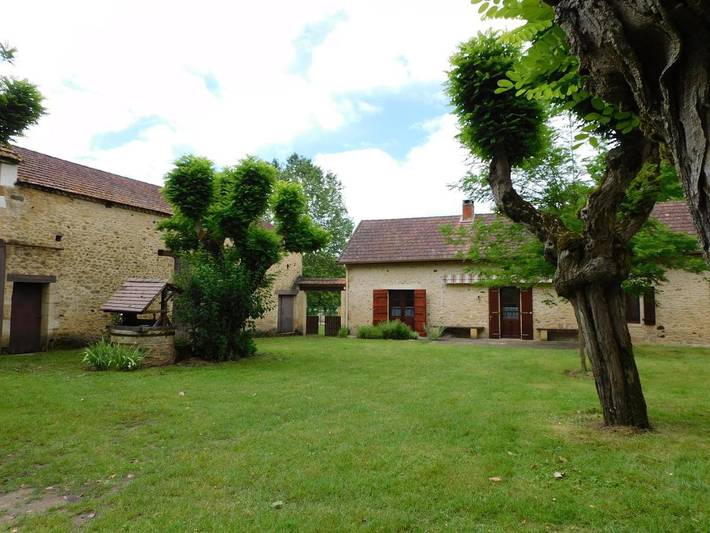 Location de vacances pour 5 personnes, avec Balcon et Terrasse ainsi que Jardin et Bassin pour enfant à Alles-sur-Dordogne