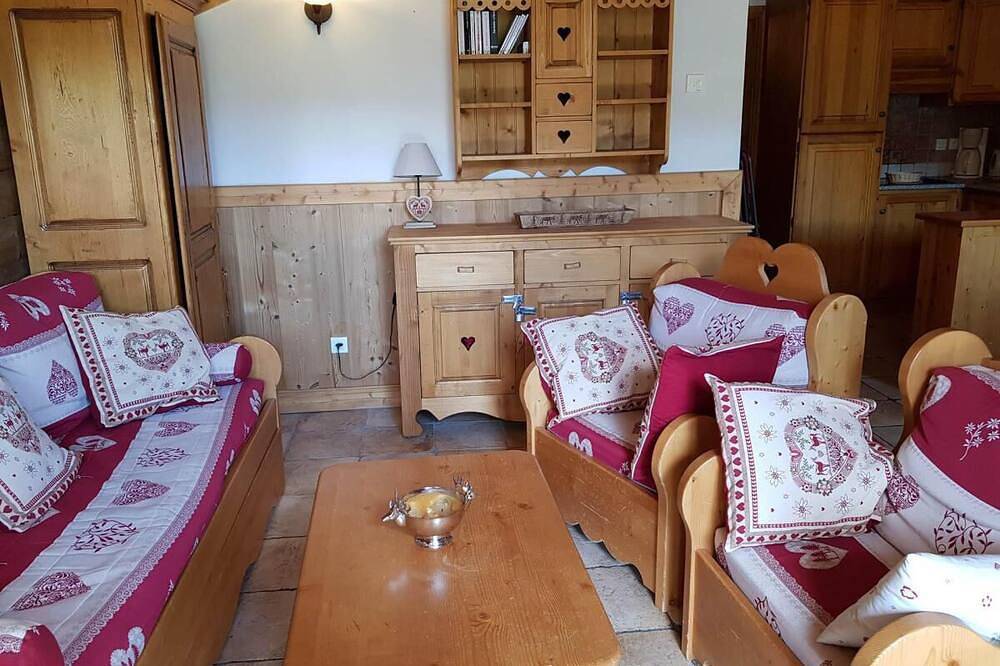Entire apartment, 50m from ski slopes, 2nd floor, view mountain, fitness, swimming pool, sauna, balcony in Les Arcs, Bourg-Saint-Maurice