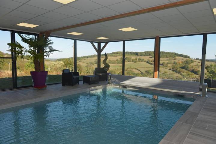 Hôtel pour 8 personnes, avec vue ainsi que piscine et jardin dans Bergesserin