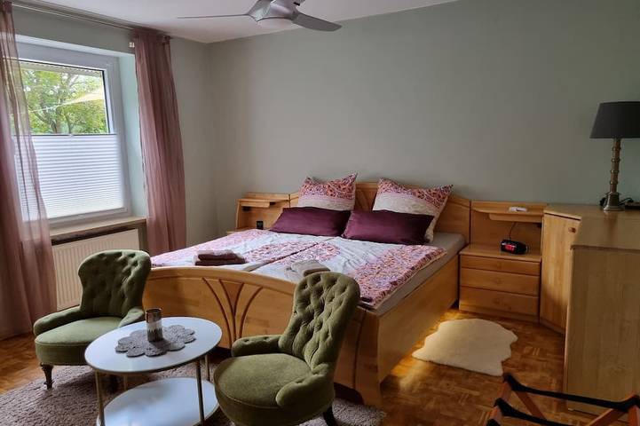 Ganze Wohnung, Ferienwohnung mit Garten und Bergblick in Traunstein, Chiemgauer Alpen