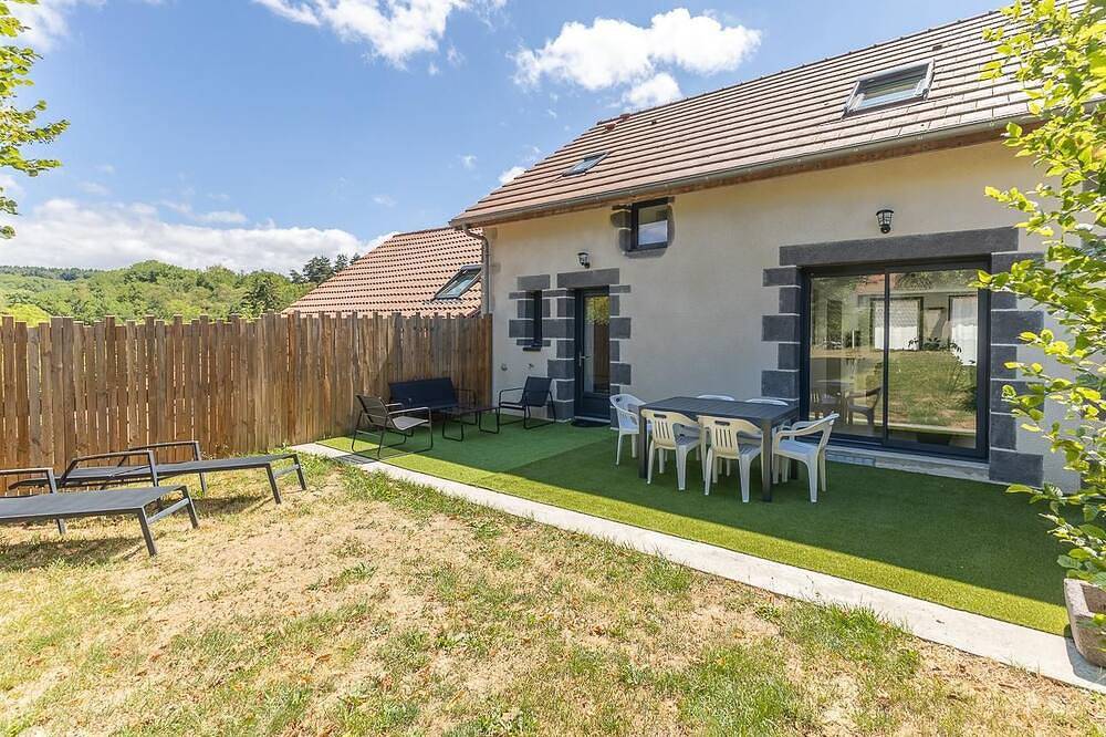 Nico-Laeti 2 Vacation Rental - Saint Ours in Saint-Ours, Regionaler Naturpark Volcans d'Auvergne