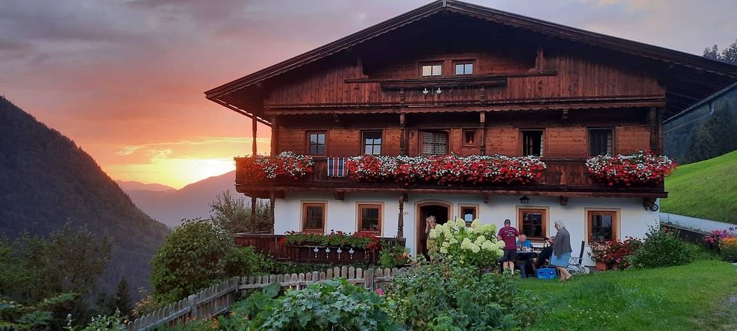 Hütte für 6 Personen, mit Balkon und Ausblick in Wildschönau