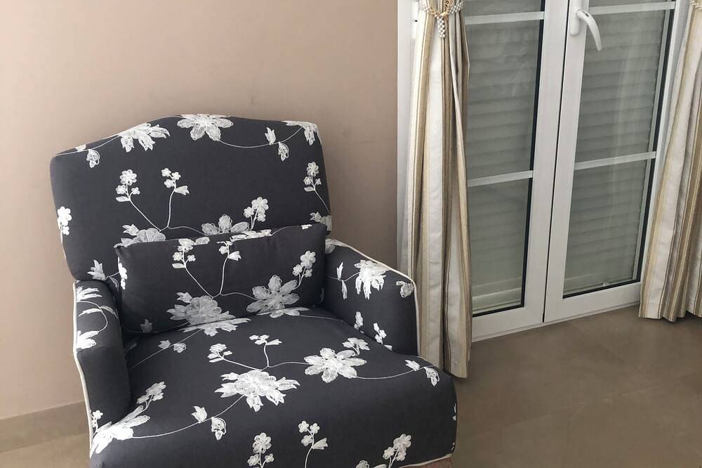 Quirky but stylish townhouse, heart of the old town, stunning views from terrace in Olvera, Pueblos Blancos