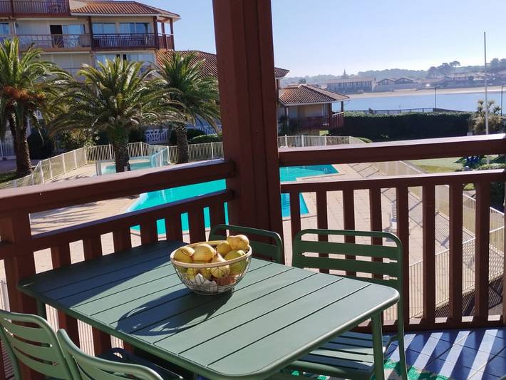 Appartement de vacances pour 5 personnes, avec piscine et terrasse