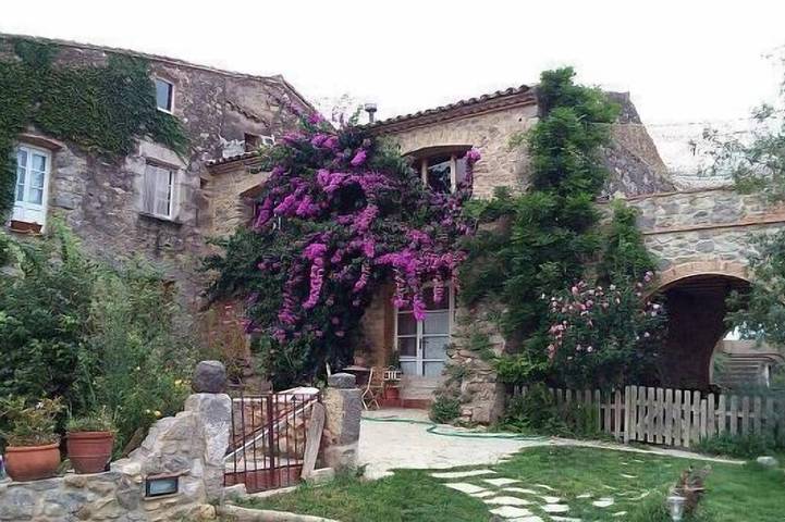 Gîte pour 5 personnes, avec Balcon ainsi que Terrasse et Jardin à Torroella de Fluvià
