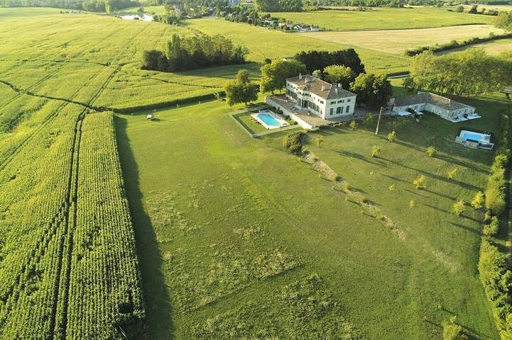 Location de vacances pour 32 personnes, avec Balcon et Jardin à Saint-Colomb-de-Lauzun