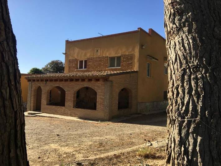 Casa rural para 8 personas, con jardín además de vistas y piscina, Se admiten mascotas en Segría
