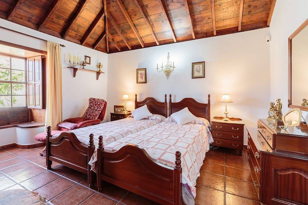 Romantic house between gardens, with wifi and barbecue in La Rosa, Breña Baja