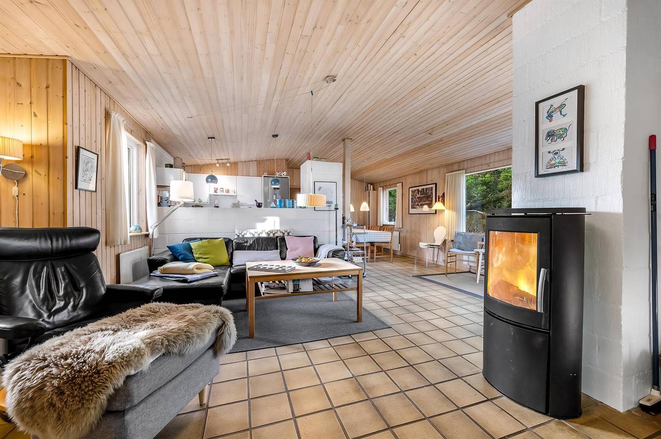Stunning home in Vejers Strand w/ 4 Bedrooms, Sauna and Wifi in Vejers Strand, Varde