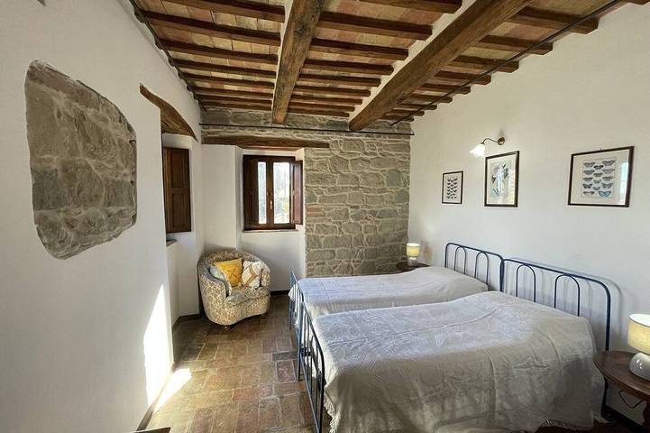 Large Group Retreat with Pool in Amandola, Monti Sibillini National Park
