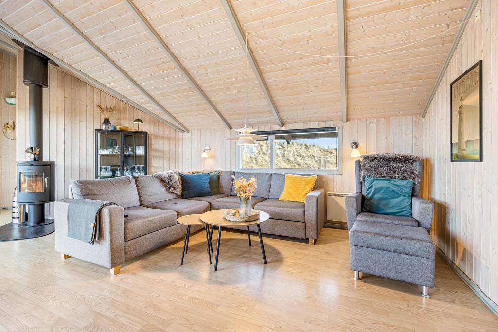 Well-maintained holiday home with sauna and hot tub in Hvide Sande, Holmsland Klit