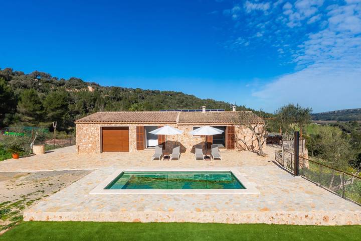 Rural Home "Can Jaume" with Pool, Terrace, Mountain View & Wi-Fi in Manacor, East Majorca