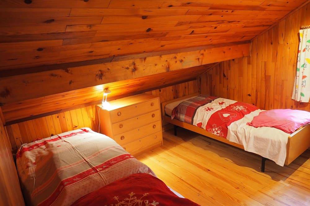Chalet entier nature, vue exceptionnelle, proche village, en bord de forêt. in Autrans-Méaudre-en-Vercors, Parc naturel régional du Vercors