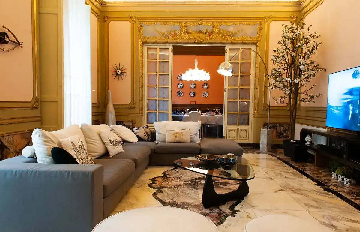 Apartamento vacacional entero, Apartamento de vacaciones para 12 personas aprox. 360 qm en Catania, Sicilia (Costa este de Sicilia) in Catania, Provincia de Catania