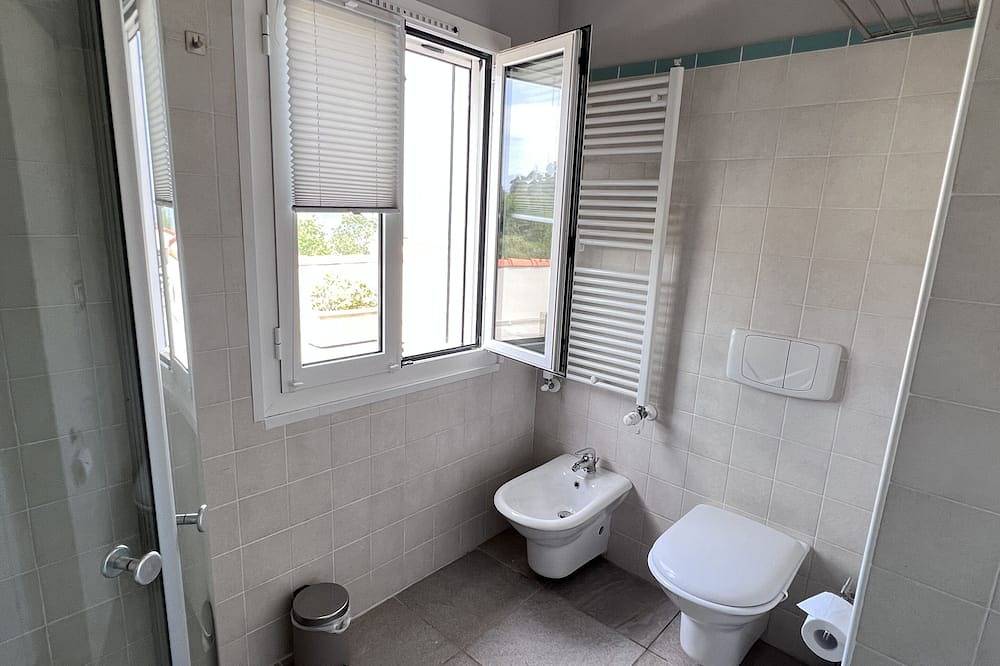 Casa Albero Og- Luxus-Ferienvilla mit beheiztem Pool/Jacuzzi/Sauna/Fitness in Montegrazie, Imperia