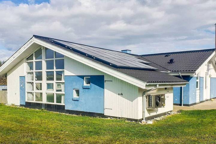Ferienhaus für 12 Personen, mit Terrasse und Pool sowie Sauna und Whirlpool, mit Haustier in Kærgården