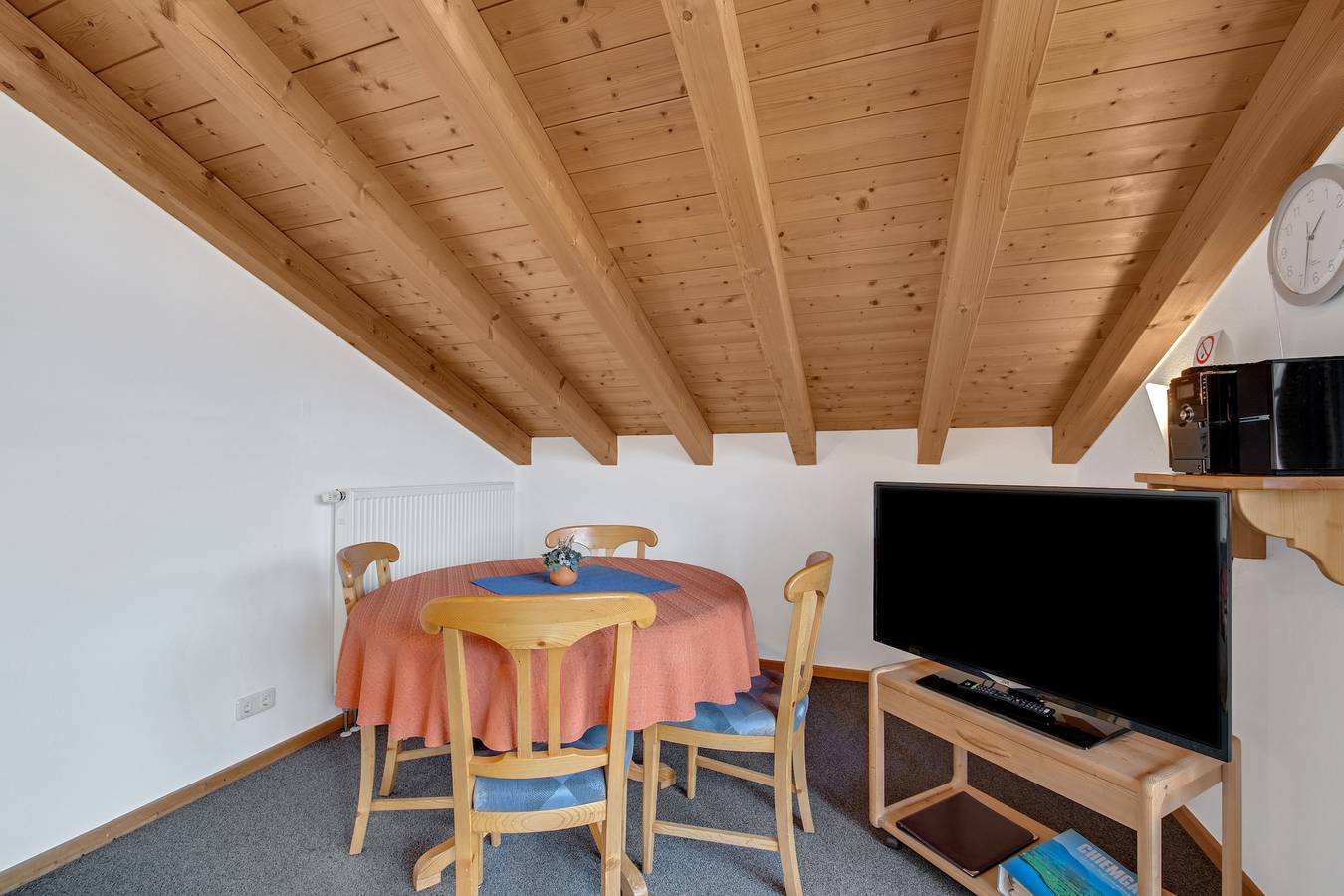 Appartement entier, Charmant appartement "Petrushof Hochplatte" avec vue sur les montagnes, Wi-Fi, balcon in Oberwössen, Unterwössen
