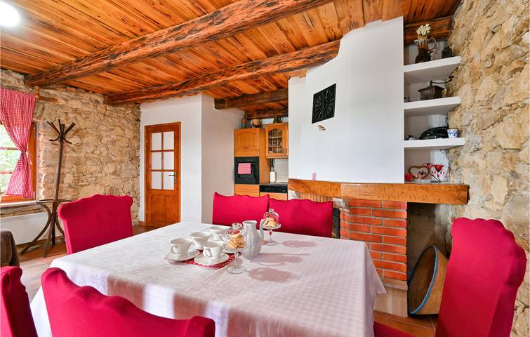 Geräumige 130 m² große Wohnung mit Pool, Terrasse und Garagenstellplatz in Visoko, Varazdin