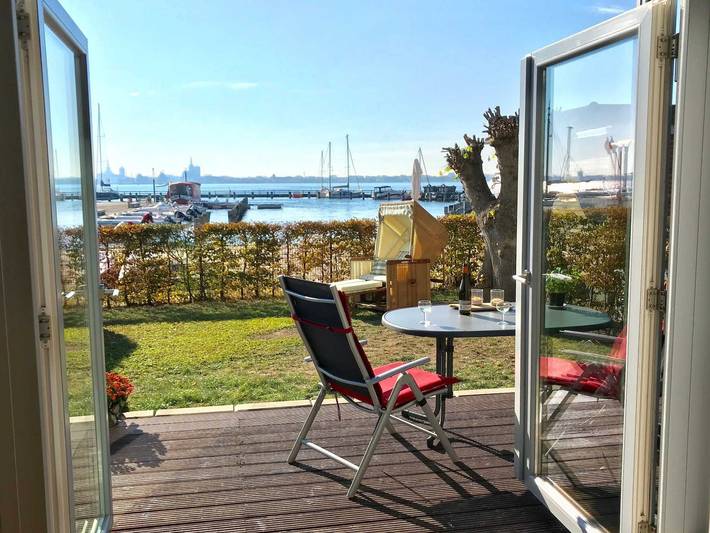 Ferienwohnung für 4 Personen, mit Terrasse und Garten sowie Seeblick und Ausblick in Altefähr