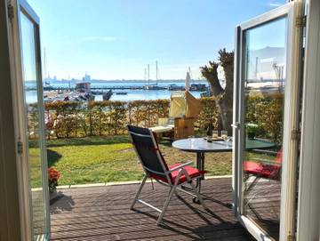 Ferienwohnung für 4 Personen, mit Garten und Seeblick sowie Terrasse und Ausblick, kinderfreundlich in Altefähr